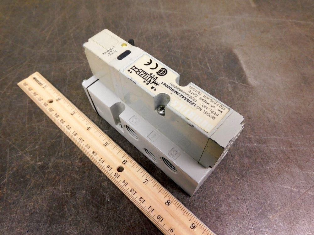 Numatics Solenoid Valve Manifold 123BA4Z2MN00061 24 VDC Air Pneumatic 3/8" npt