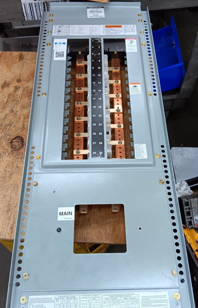 NEW EATON PRL1A 225 AMP PANELBOARD INTERIOR 30 CIRCUIT 120/240V 1Ø (NO MAIN)