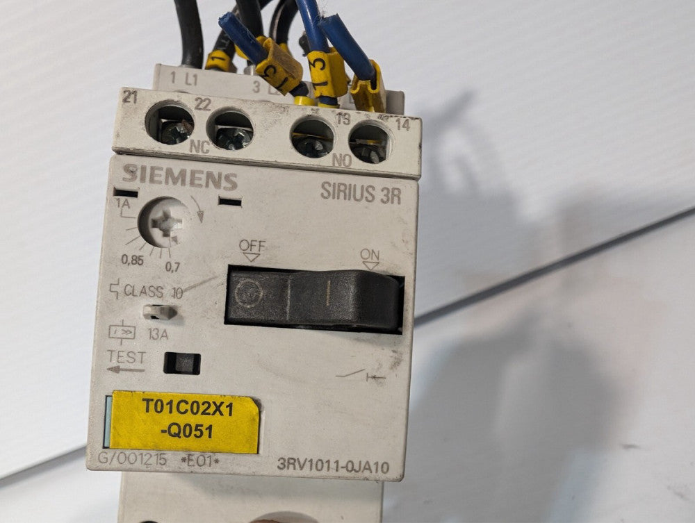 Siemens 3RV1011-0JA10 circuit breaker, size S00 for motor protection as shown