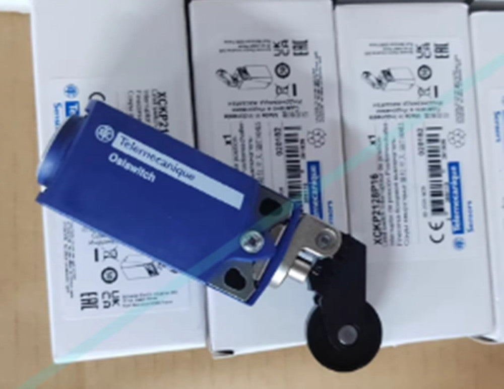One Brand New Schneider XCKP2128P16 Limit Switch