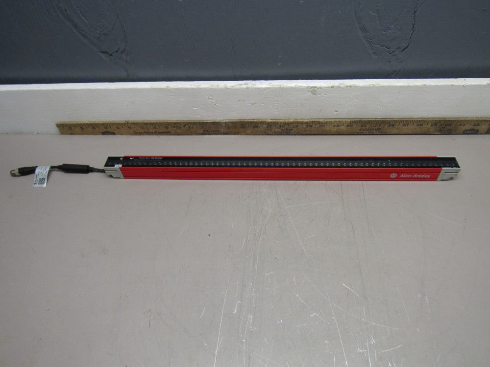 ALLEN BRADLEY GUARDSHIELD SAFETY LIGHT CURTAIN 450L-E4FL0600YD P/N: 412724 USED