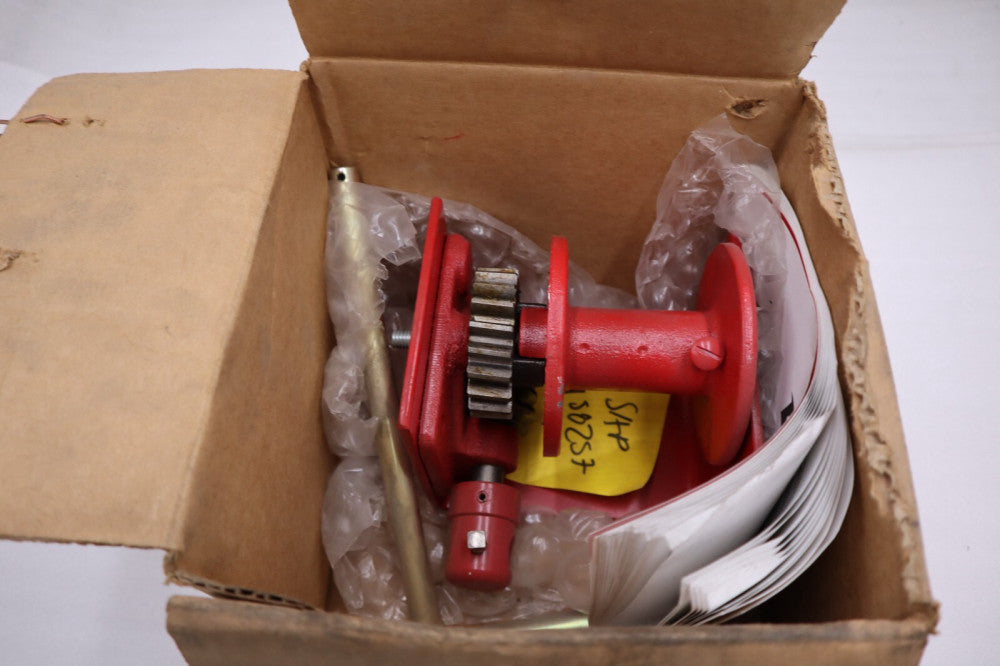 NEW THERN INCORPORATION MODEL 465 WORM GEAR HAND WINCH STOCK H429