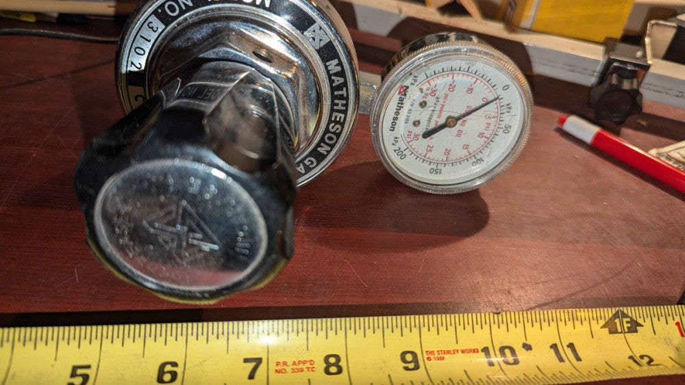 Matheson 3102C Regulator w One Gauge