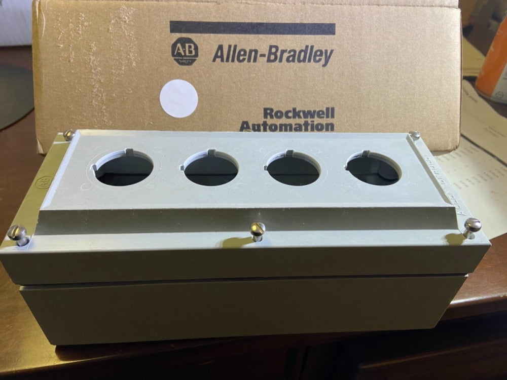 NEW ALLEN BRADLEY AB 800R-4HZ4R 800R4HZ4R,  4,4X,13 (NEW IN THE BOX SEALED)