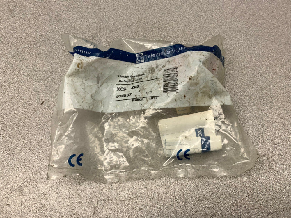 NEW IN BAG TELEMECANIQUE PART ZCS Z03