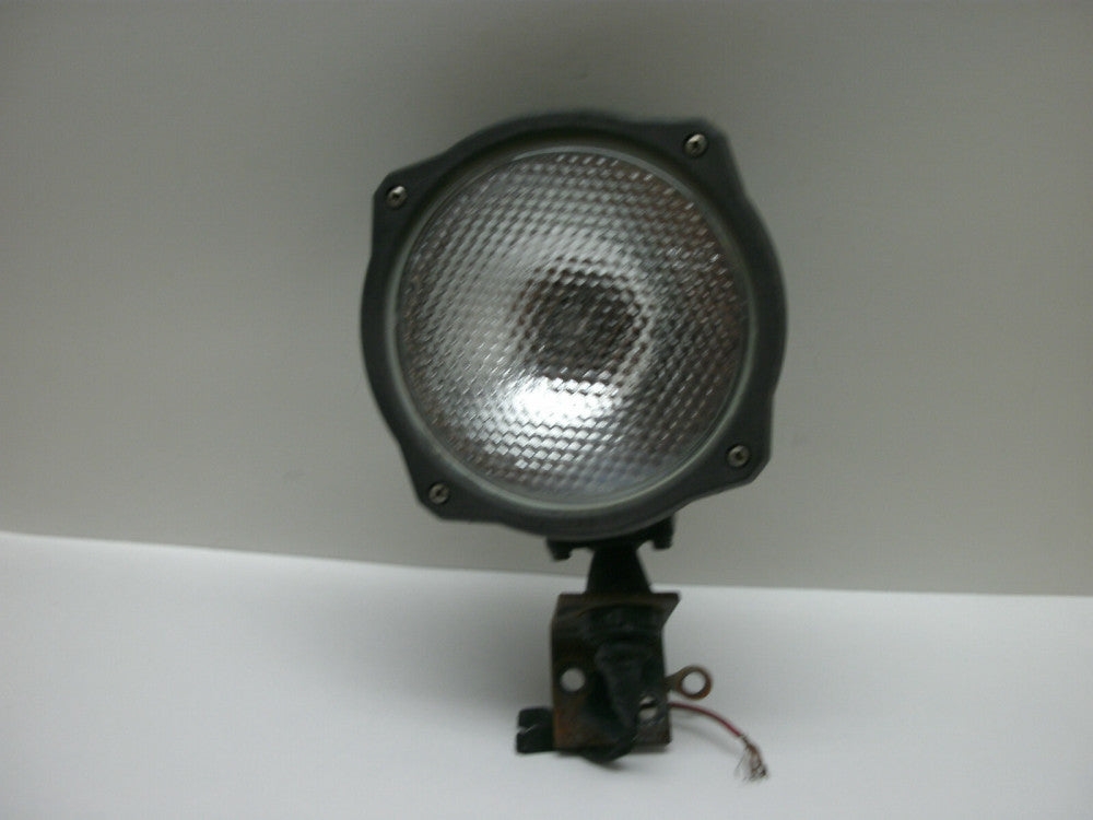 GENERIC 12 VOLT LIGHT WITH ADJUSTABLE BRACKET AND REPLACEABLE BULB 7" ROUND