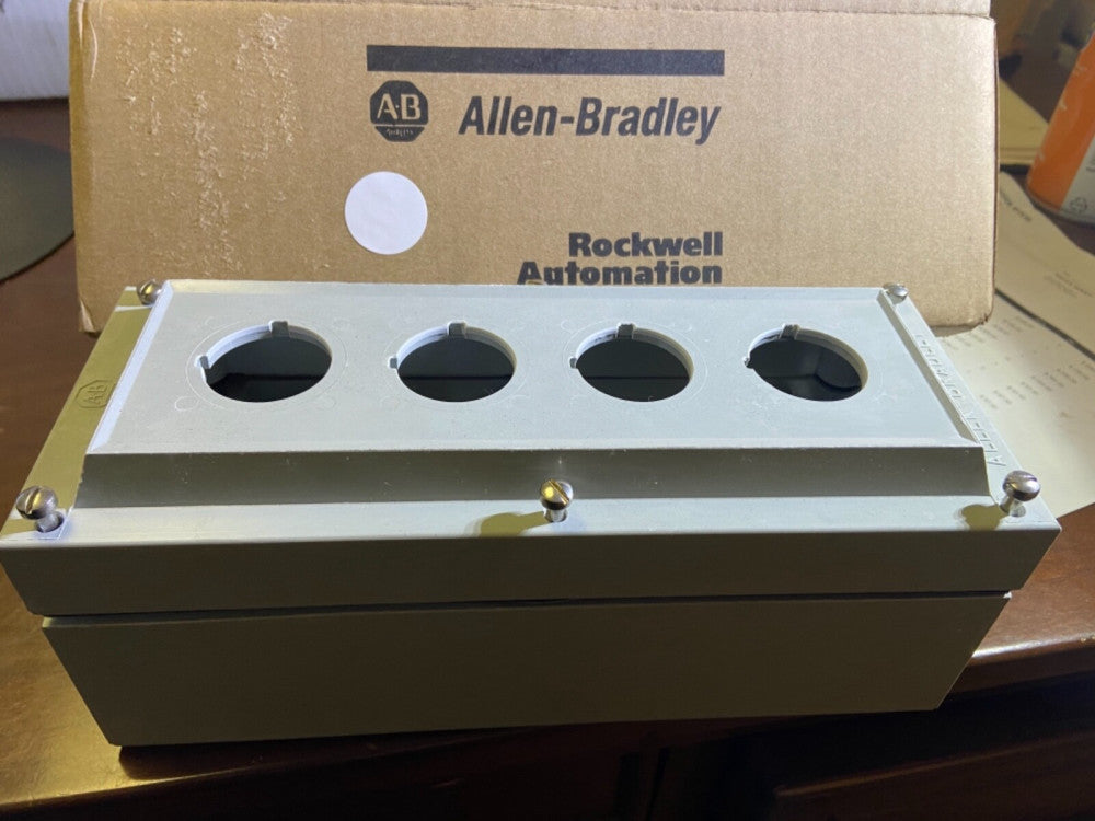 NEW ALLEN BRADLEY AB 800R-4HZ4R 800R4HZ4R,  4,4X,13 (NEW IN THE BOX SEALED)