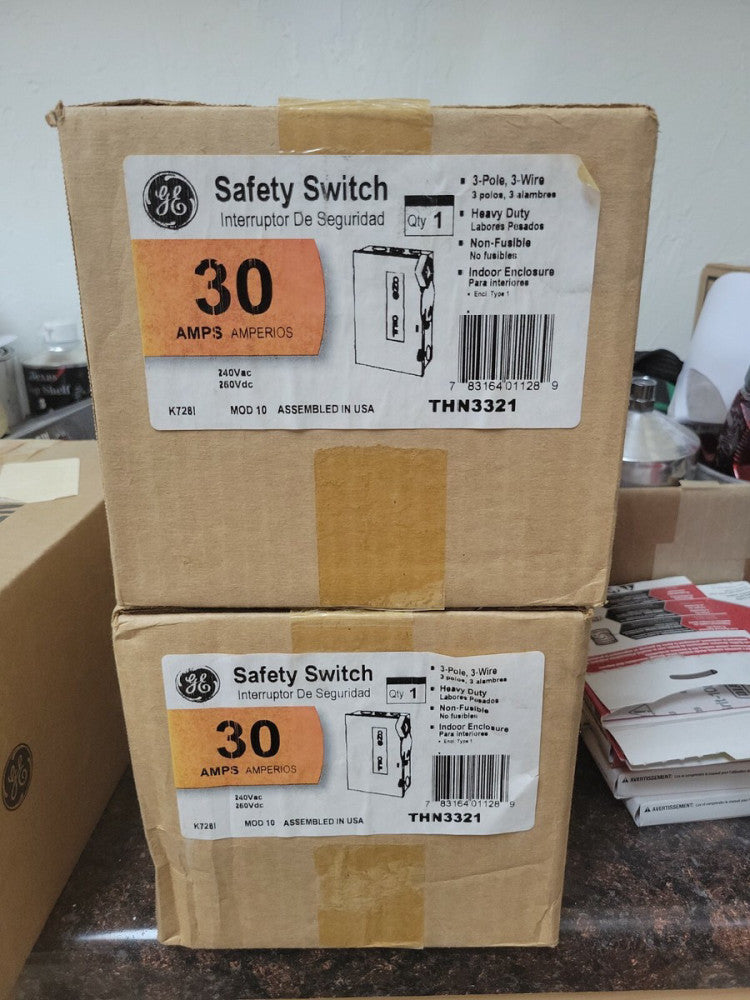 1 NOS GE THN3321 30AMP  3-P NON-FUSIBLE HEAVY DUTY SAFETY SWITCH 240 V - NEW