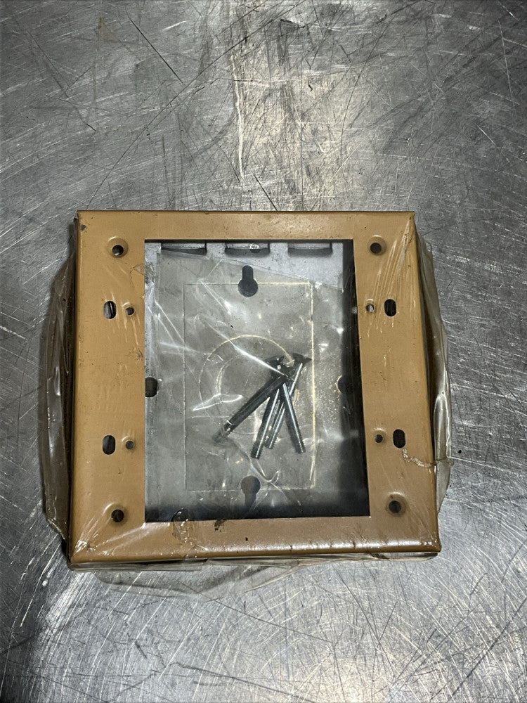 WIREMOLD 5747-2 Nos Surplus