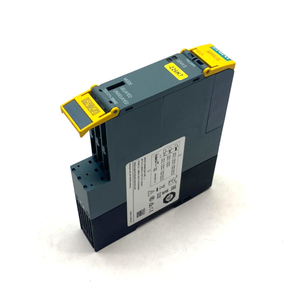 Siemens 3SK1211-2BB40 SIRIUS Safety Relay, Output Exp. MISSING SPING TERMINAL