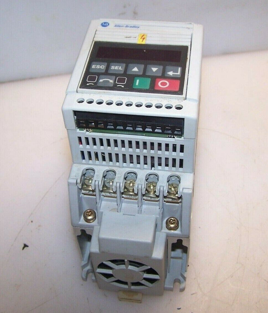 ALLEN BRADLEY 1 HP PRESET AC SPEED CONTROLLER 460 VAC 160-BA03NPS1P1 SER A 4.07