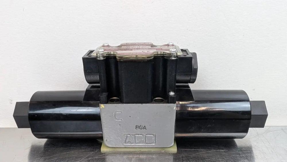 Toyooki HD3-3W-BGA-025B-WYD2 Solenoid Directional Control Valve 24VDC