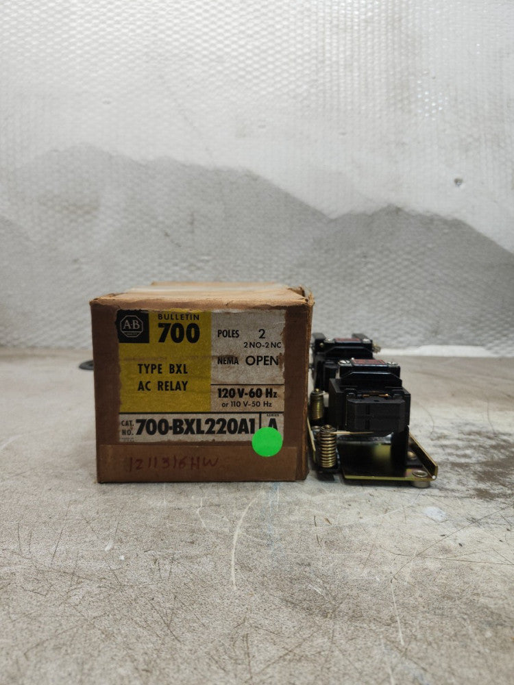 NEW IN BOX ALLEN BRADLEY TYPE BXL AC RELAY 700-BXL220A1