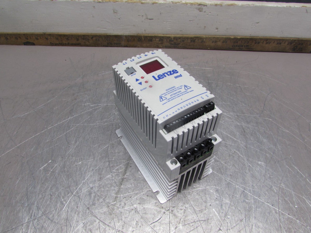 LENZE ESMD112L4TXA , VFD DRIVE, 3ph/ 400-480V/ 3.6A , CLEAN TAKEOUT, MAKE OFFER!