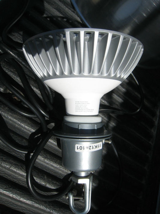 2  Maxlite Mogul High Bay Light Fixture cord & 2000 Lumen 32Watt Kobi LED bulbs 