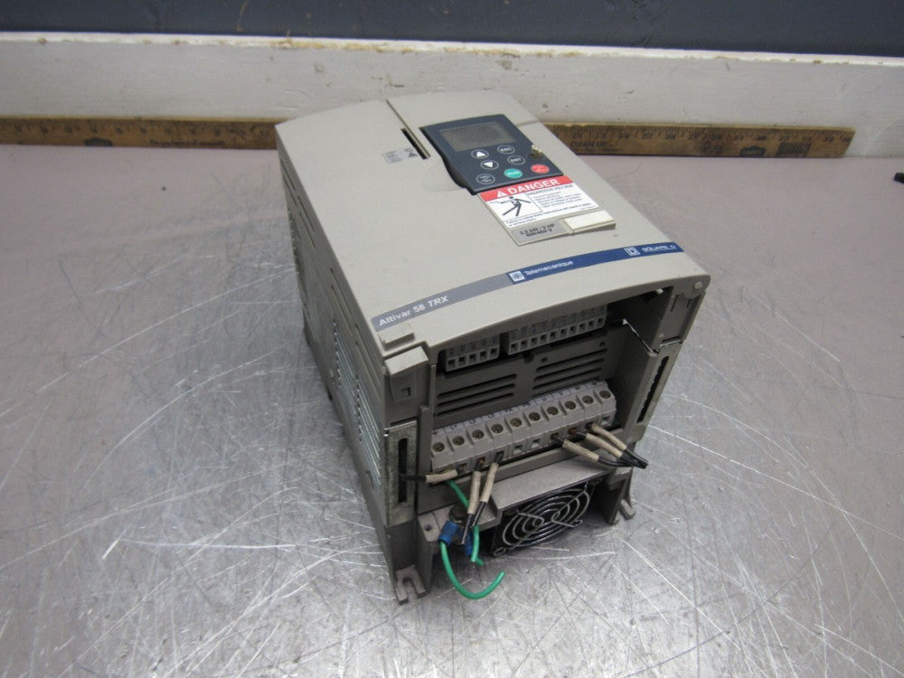SCHNEIDER ALTIVAR 58 TRX ATV58HU41N4Z INVERTER 3HP 400/460V NICE USED TAKEOUT !