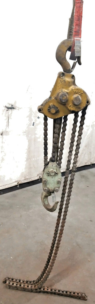 YALE MANUAL CHAIN HOIST W/2 HOOKS 4-1/2 TON CAPACITY CHAIN LENGTH 195"
