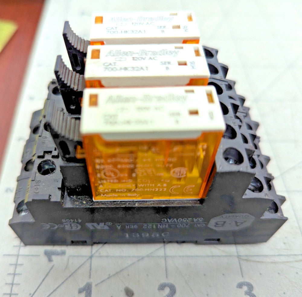 2 Allen Bradley 700-HN122 Relay Socket With 700-HK32A1 Contact Relay WORKIN PULL