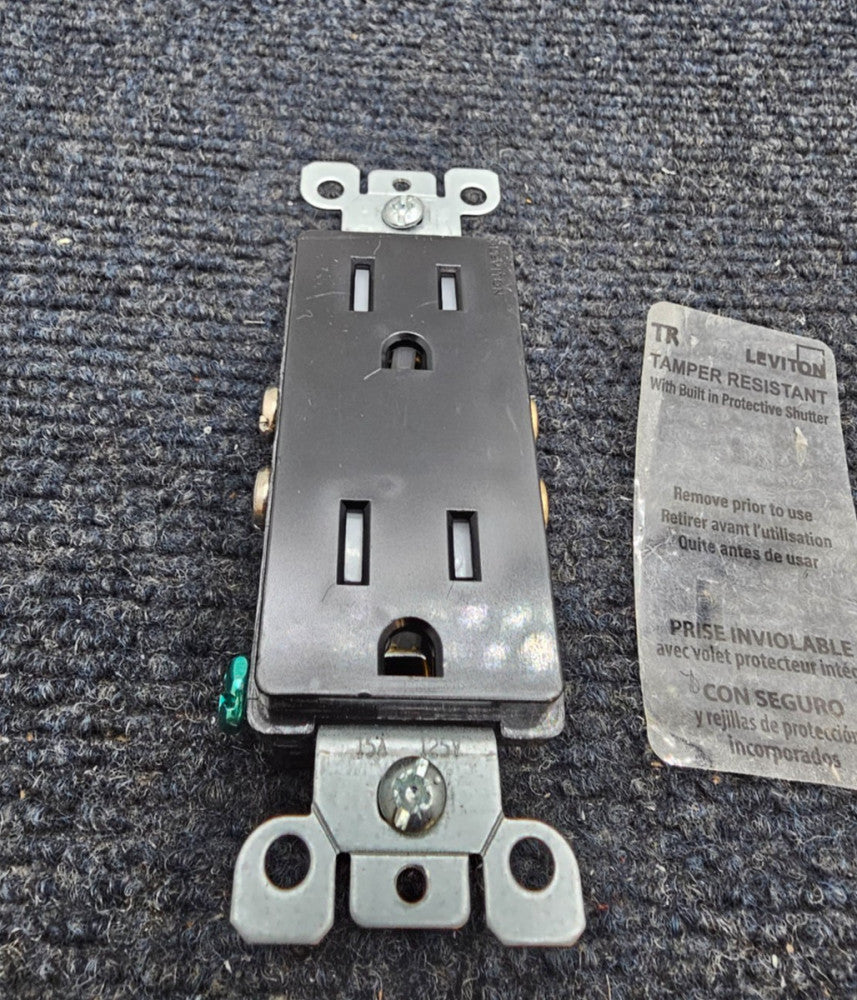 (QTY 7) Leviton T5325-E: 15 Amp 125V Decora Duplex Receptacle Tamper Resistant