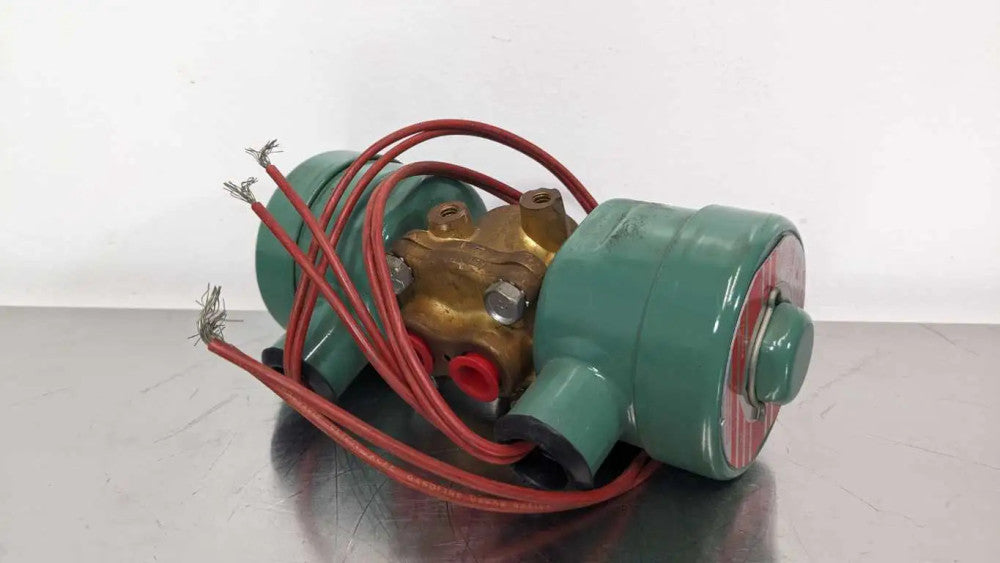 Asco EF8342C20 Dual Coil Solenoid Valve 1/4" 125 PSI Gas Water LT Oil