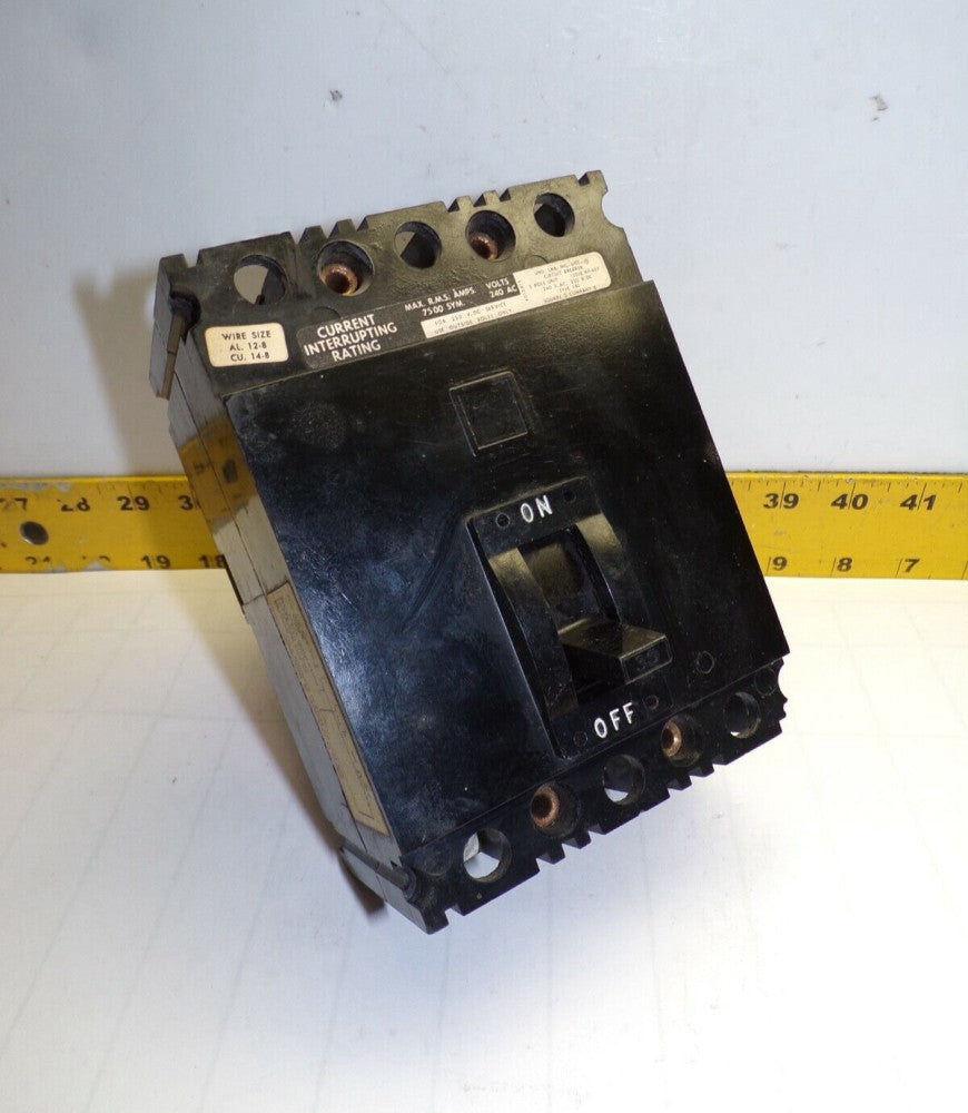 SQUARE D 30 AMP CIRCUIT BREAKER 240 VAC 3 POLE  FAP-32030 (FLAW)