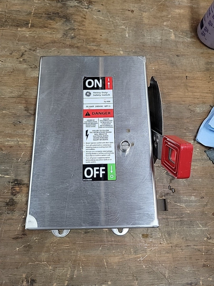 General Electric TH4321SS 3P3W 30 Amp 240 Vac Safety Switch NNB