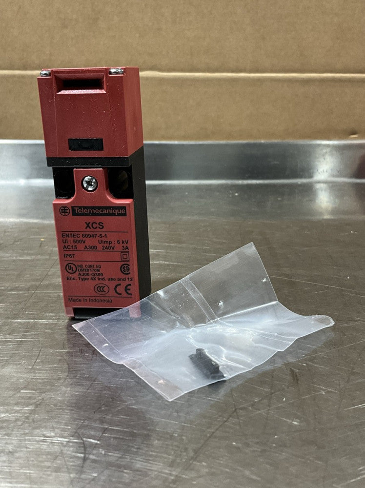 TELEMECANIQUE XCS-PA791 SAFETY Limit Switch 8B2105 500V