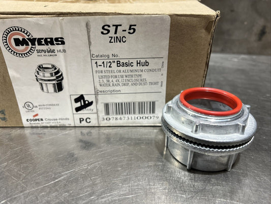 (1) Eaton Crouse-Hinds Myers Hub Insulated Threaded Connection ST-5 Zinc 1-1/2"