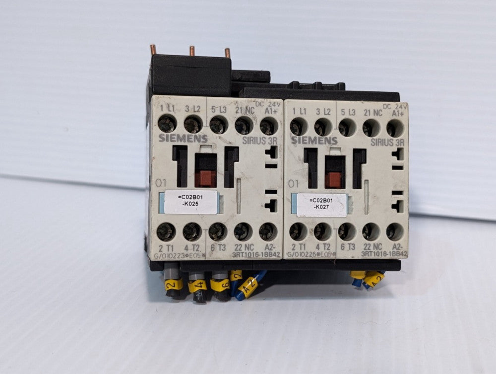 Lot of 2 Siemens 3RT1016-1BB42 contactors, 24VDC, as shown in pictures