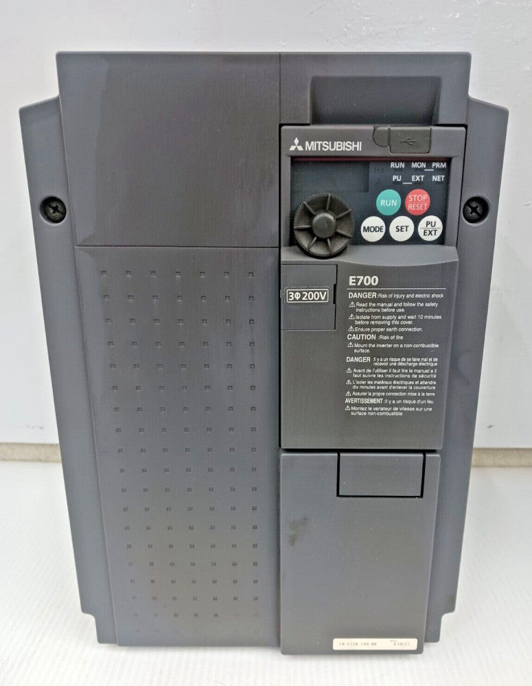 NEW MITSUBISHI 7.5 HP INVERTER DRIVE 3 PHASE 200-240 VAC FR-E720-240-NA