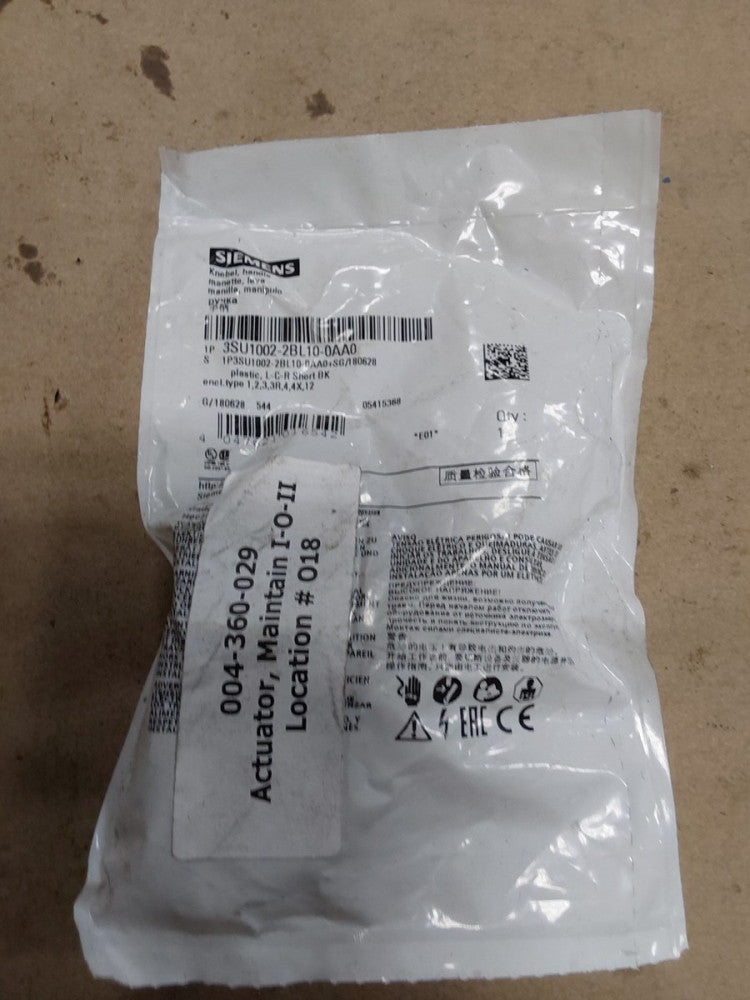 SIEMENS Selector Switch 3SU1002-2BL10-0AA0 F121