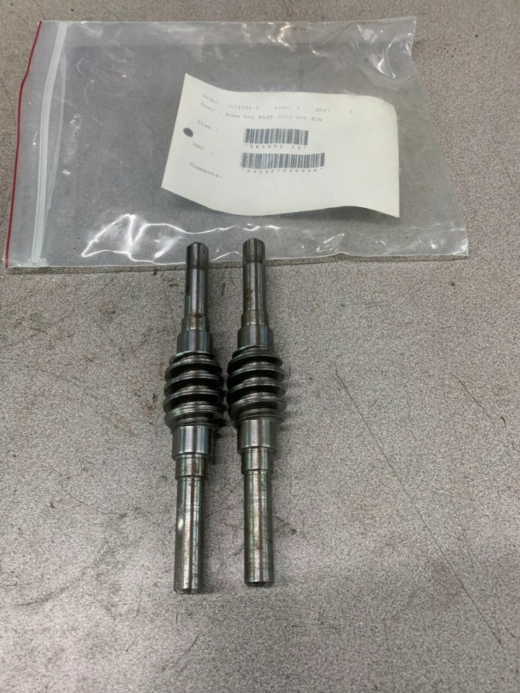 NEW NO BOX LOT OF 2 DUFF NORTON WORM GEARS 002 R1ST 0591 070 K2N