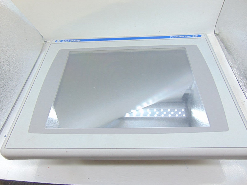 ALLEN BRADLEY 2711P-T10C4B2 HMI
