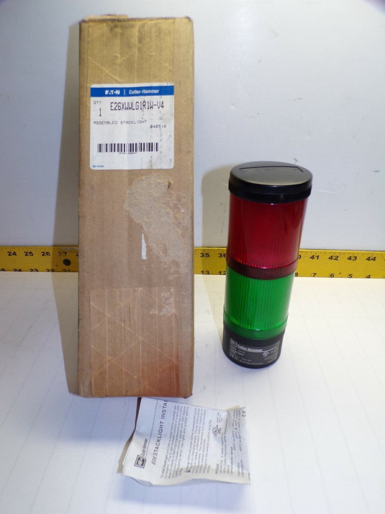 NEW EATON CUTLER HAMMER LED STACK LIGHT GREEN/RED 120 VAC  E26XWWLG1R1W-V4