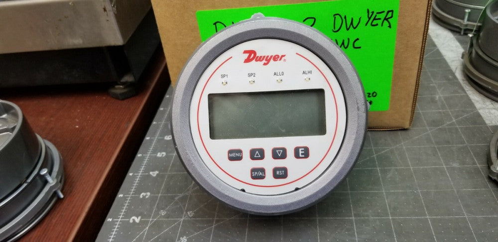 DH3-002 0 TO 0.25 IN WC DWYER DIGIHELIC DIFFERENTIAL PRESSURE CONTROLLER [B2S3]