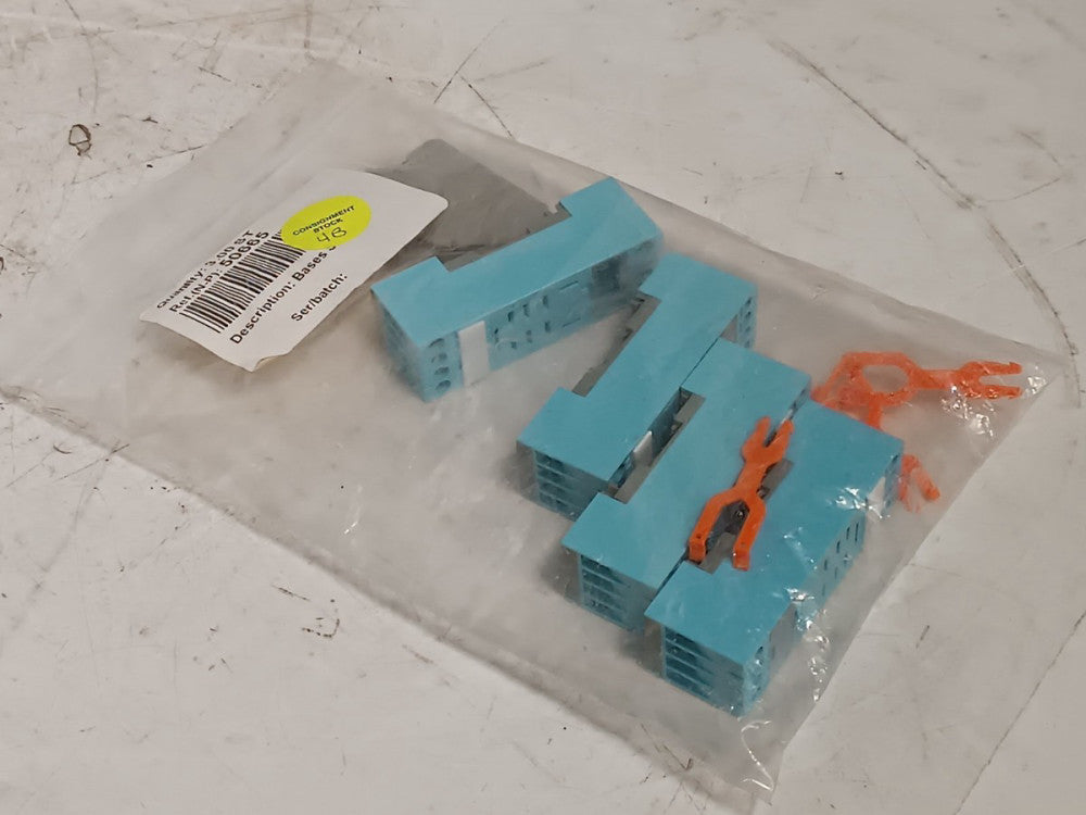Lot of 4 Releco S7‑M relay sockets, 8‑pin DIN rail screw terminal base, +1 97C7