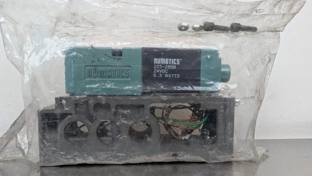 Numatics 082SA415M000061 Pneumatic Solenoid Valve 150PSIG 24VDC 0.25A 6.3W