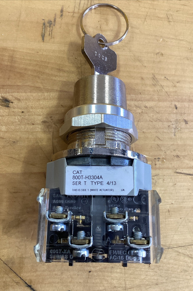 Allen Bradley 800T-H3304A  2 Position Cylinder Lock Selector Switch W/Key
