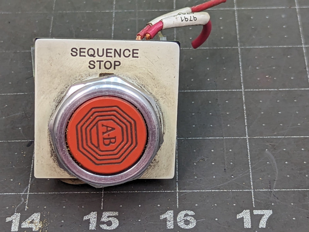 RED FLUSH MOUNT PUSHBUTTON 1NO/1NC SERIES N ALLEN BRADLEY 800T-A6 [Z4S5] #11