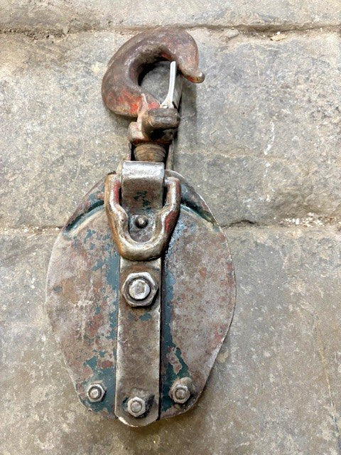 VINTAGE EASTERN BLOCK 18" SNATCH BLOCK PULLEY WITH 5-1/2" SWIVEL HOOK