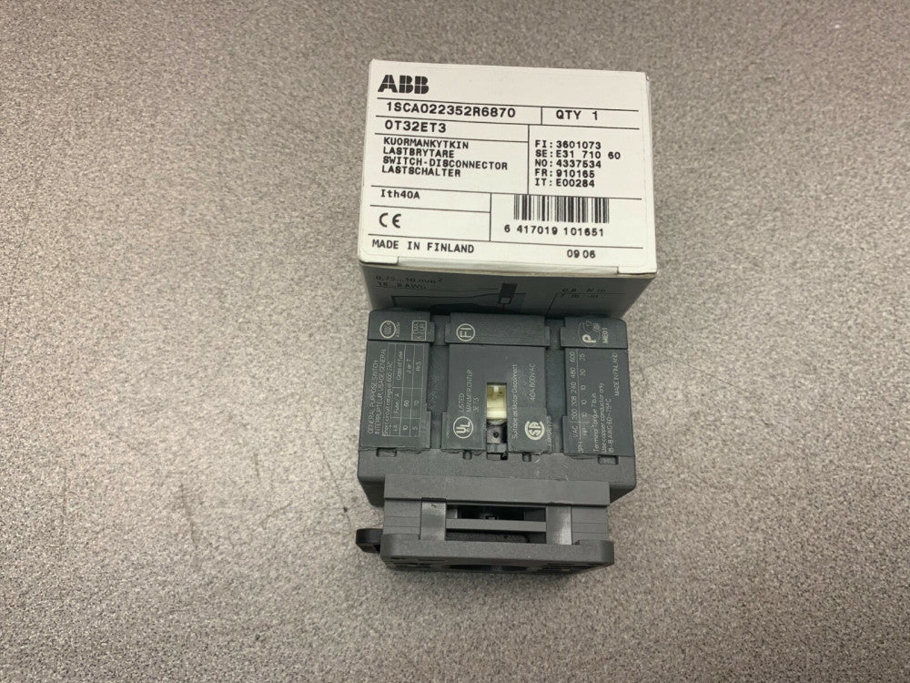 NEW IN BOX ABB OT32ET3 DISCONNECT SWITCH 1SCA022352R6870