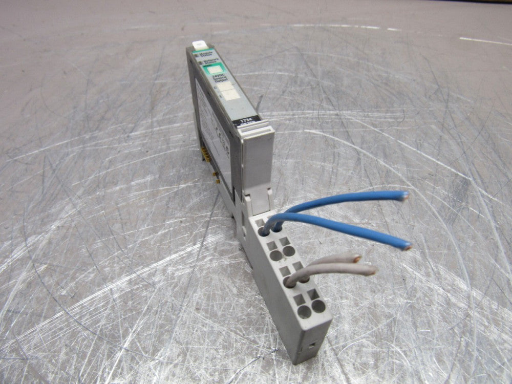 ALLEN BRADLEY POINT I/O 1734-OB2EP SER-C 24VDC SOURCE OUTPUT MOD. USED TAKEOUT