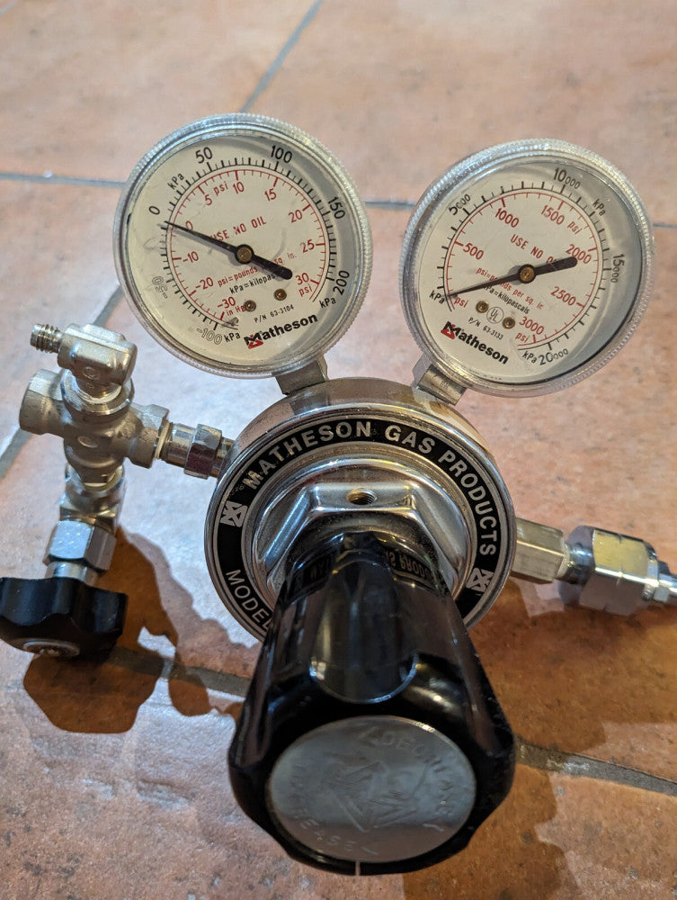 Matheson Gas Products 3102C Regulator with Matheson FF4373p Gas Valve