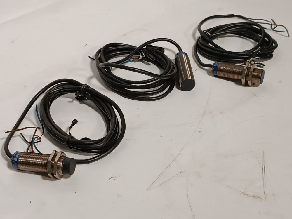 Lot of 3: Telemecanique XS2M18PA370 Inductive Proximity Sensors 12-48V