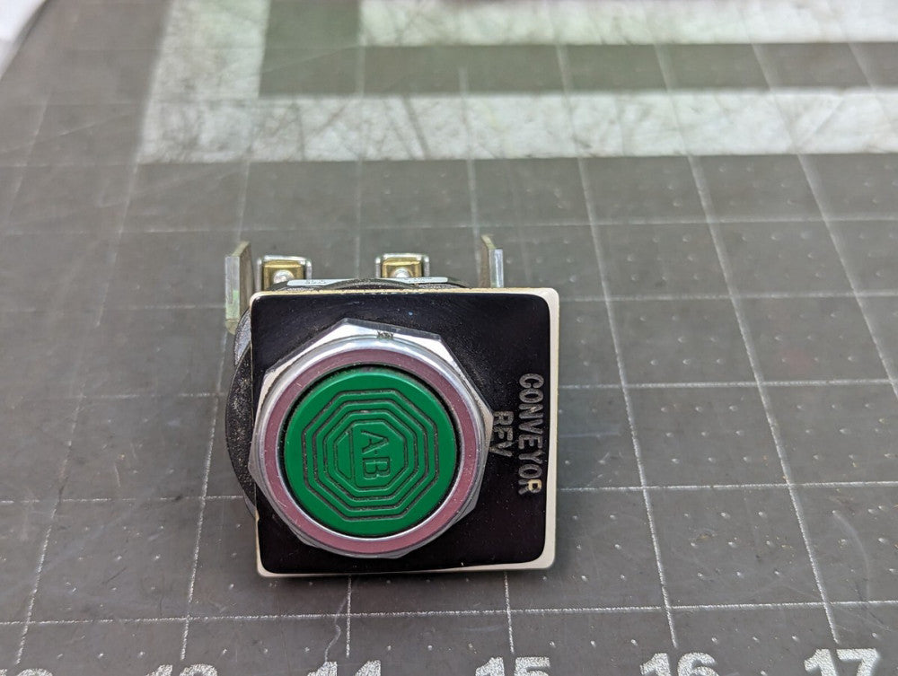 GREEN FLUSH MOUNT PUSHBUTTON 1NO/1NC SERIES T ALLEN BRADLEY 800T-A6 [Z4S5] #10