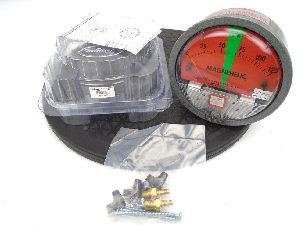  DWYER MAGNEHELIC 174420-00 -Red & Green Gauge 0-125 pascals 100 kPa/15 PSIG MAX