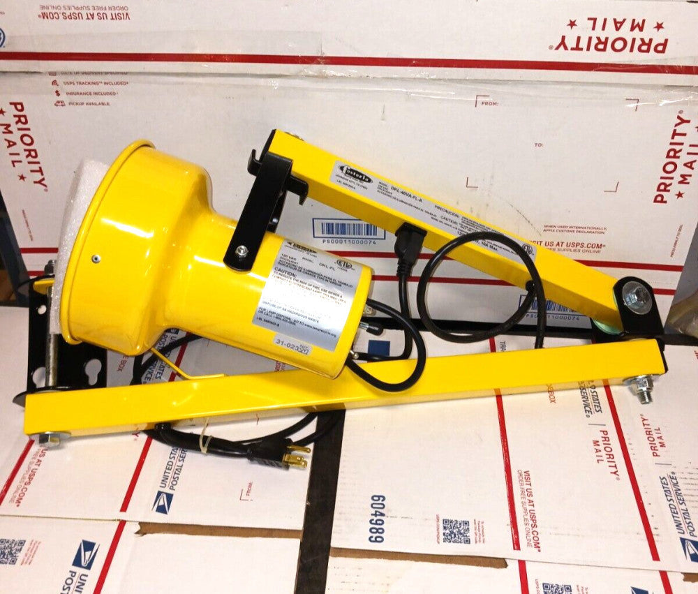 NEW FOSTORIA DKL-40VA-FL-A FLUORESCENT DOCK LIGHT 40" DUAL ARM 120 VAC
