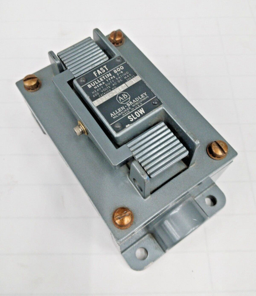 NEW ALLEN BRADLEY PUSH BUTTON STATION FAST/SLOW  800H-2HE7
