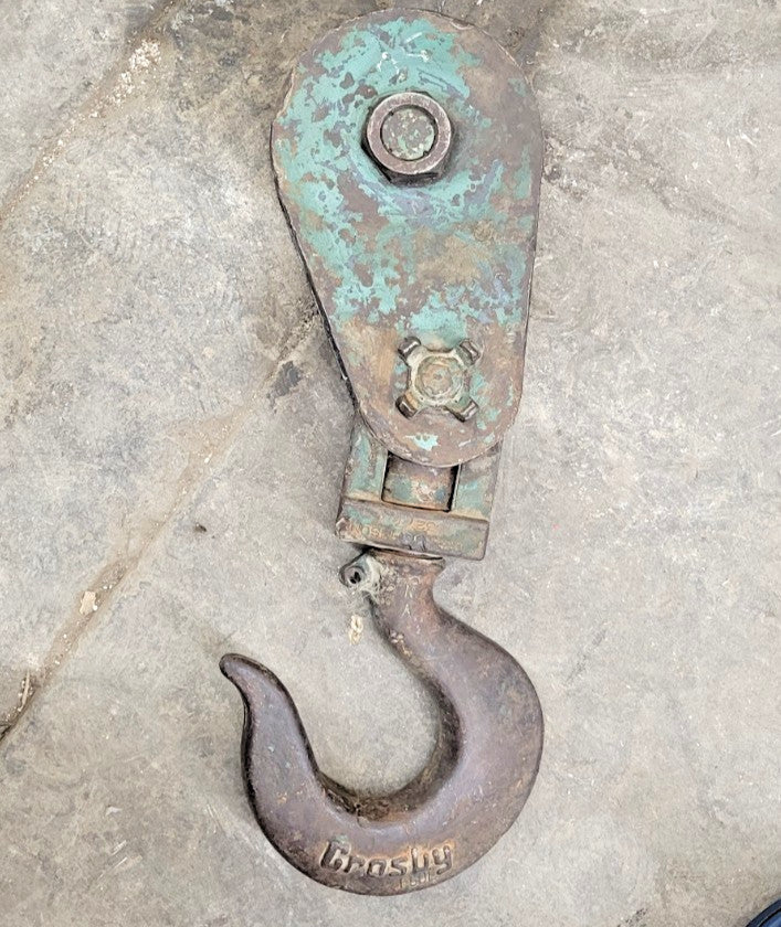 MCKISSICK-CROSBY SNATCH BLOCK PULLEY WITH SWIVEL HOOK OAD: 11" X 29" X 6"