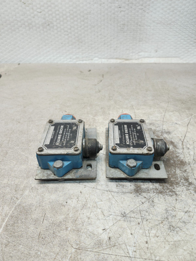 NEW NO BOX LOT OF 2 HONEYWELL MICRO SWITCH RELIEF VALVE BAF1-2RN-RH